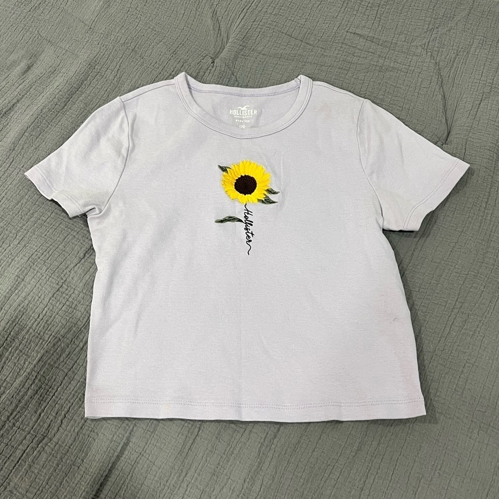 Hollister, baby tee with sunflower